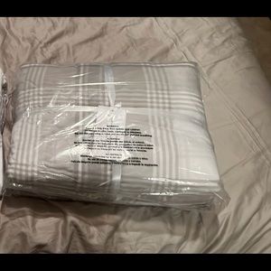 Boll and branch sheet set. Brand new. Still wrapped